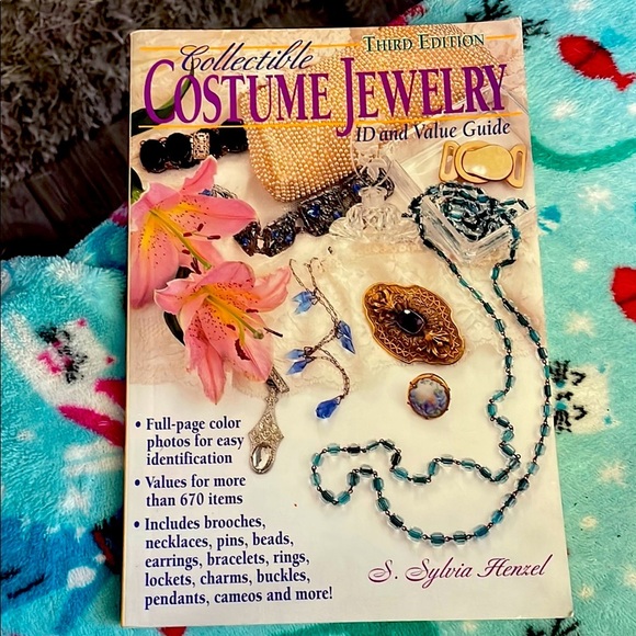 Collectible Costume Jewelry Guide Book - Picture 1 of 9